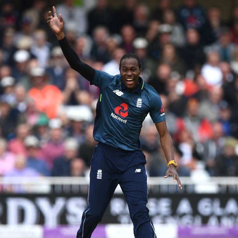 आर्चरलाई रंगभेदी दुर्व्यवहार