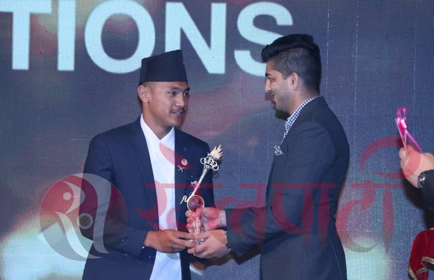 प्याराग्लाईडिङका युकेश 'वर्ष खेलाडी'