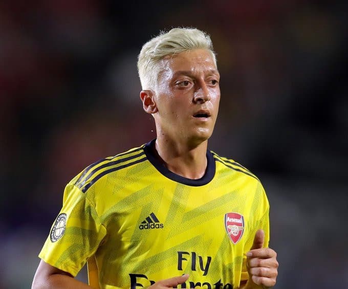 ओलम्पियाकोसविरुद्ध ओजिल नखेल्ने