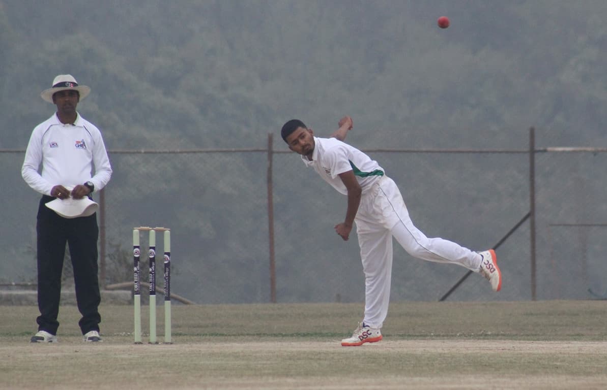 नरेनको उत्कृष्ट बलिङमा नेक्ससलाई अग्रता