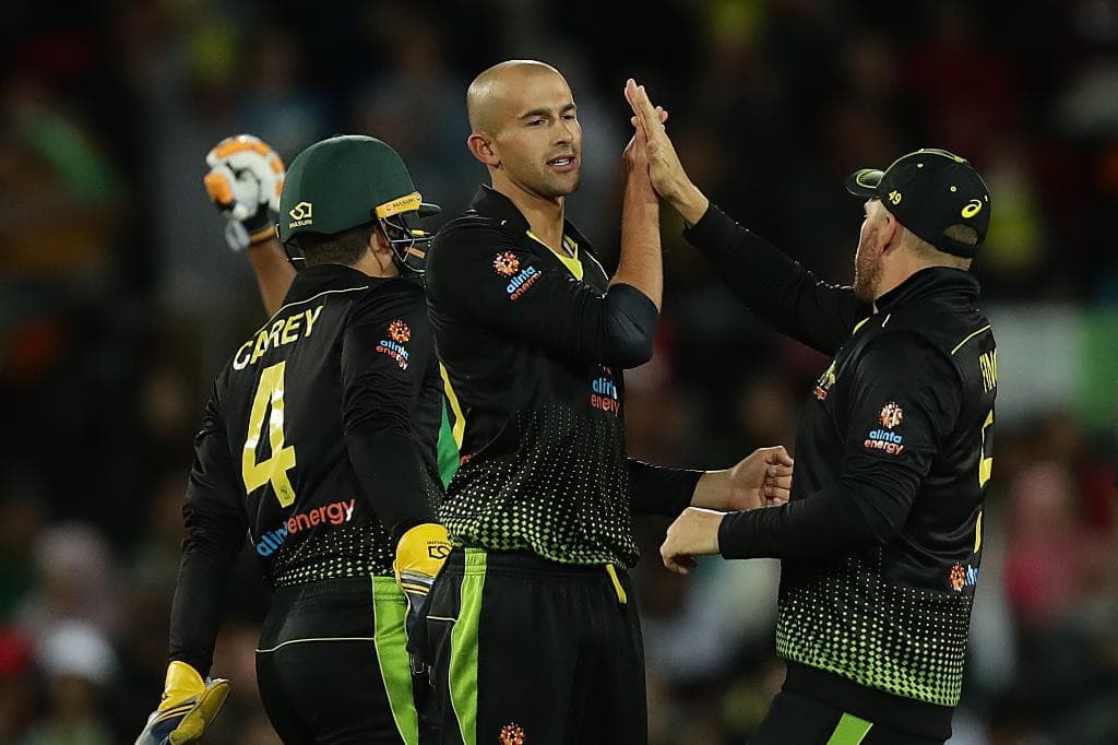 एगरको ह्याट्रिकमा अष्ट्रेलियाको सानदार जित