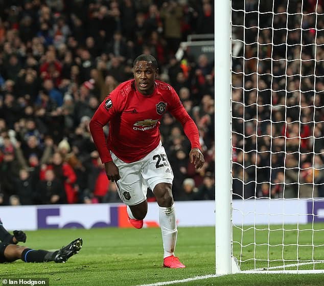 गोल वर्षा सहित युनाईटेड अन्तिम १६ मा