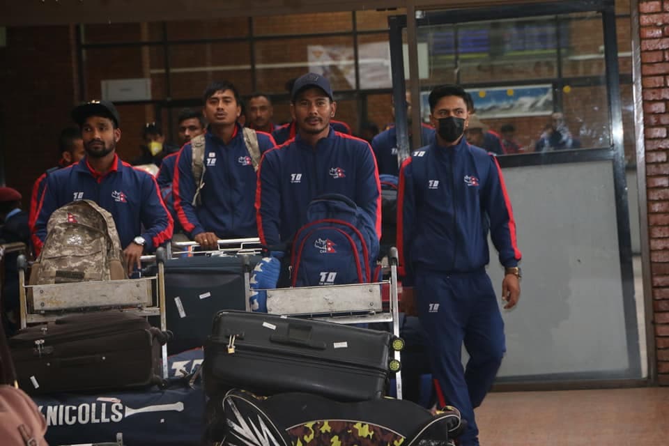 क्रिकेट टिम स्वदेश फिर्ता