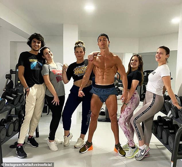 रोनाल्डोको 'टपलेस' पोज !