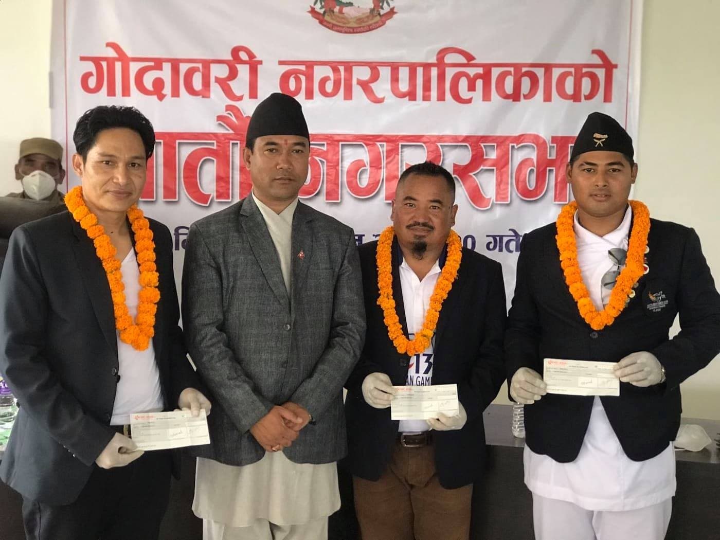 सागका पदकधारी खेलाडी र प्रशिक्षक पुरस्कृत