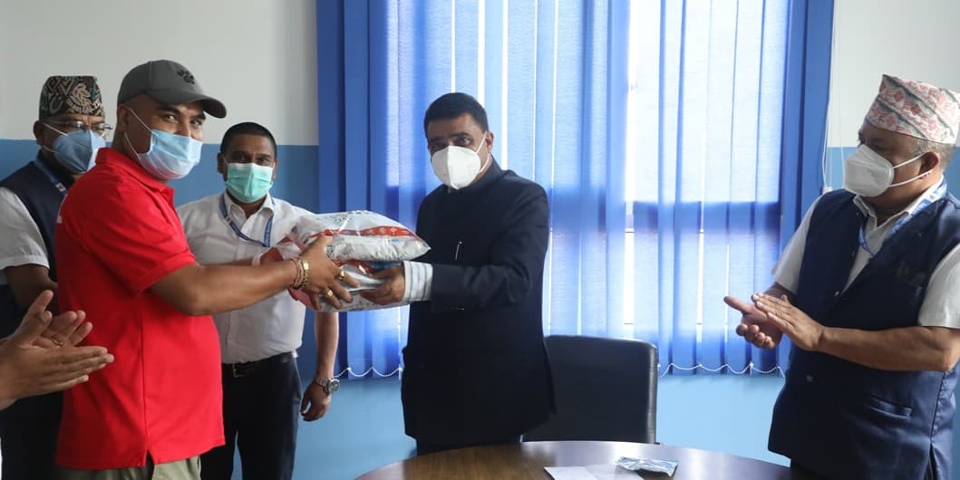 राखेपद्वारा स्वास्थ्य सामाग्री हस्तान्तरण