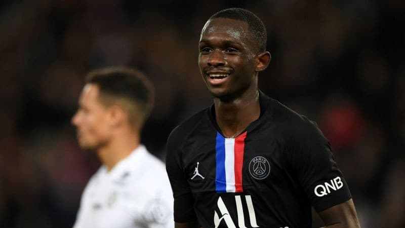 बायर्नले अनुबन्ध गर्यो १८ वर्षे डिफेन्डर