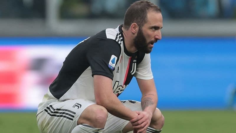 हिगुईन टिम बाहिर