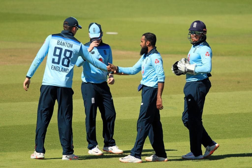 पहिलो खेलमा इंग्ल्यान्ड विजयी