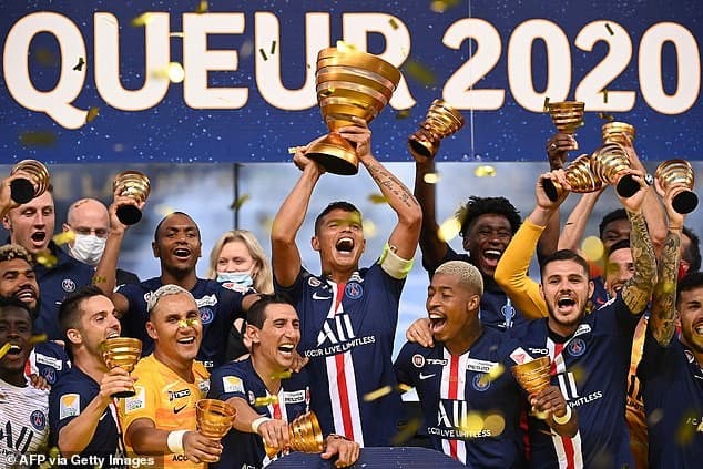 पीएसजीलाई लिग कपको उपाधि