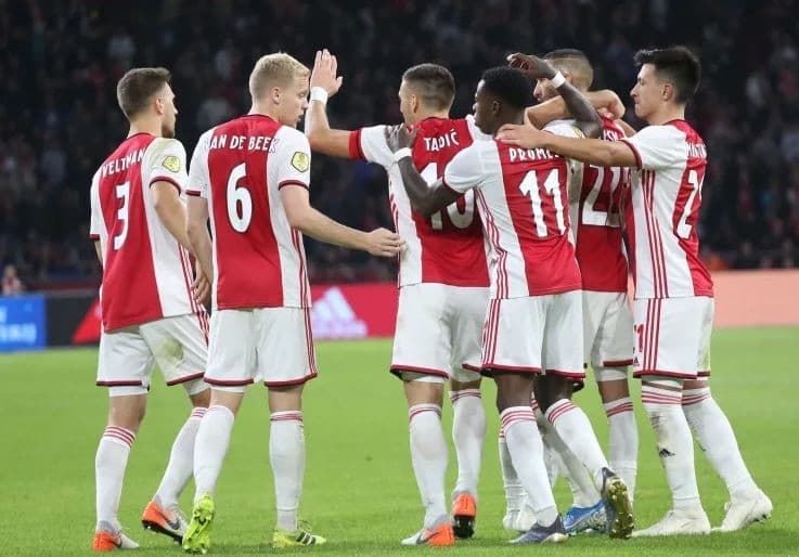 आयाक्सको खेलाडीसहित १३ जनामा कोरोना