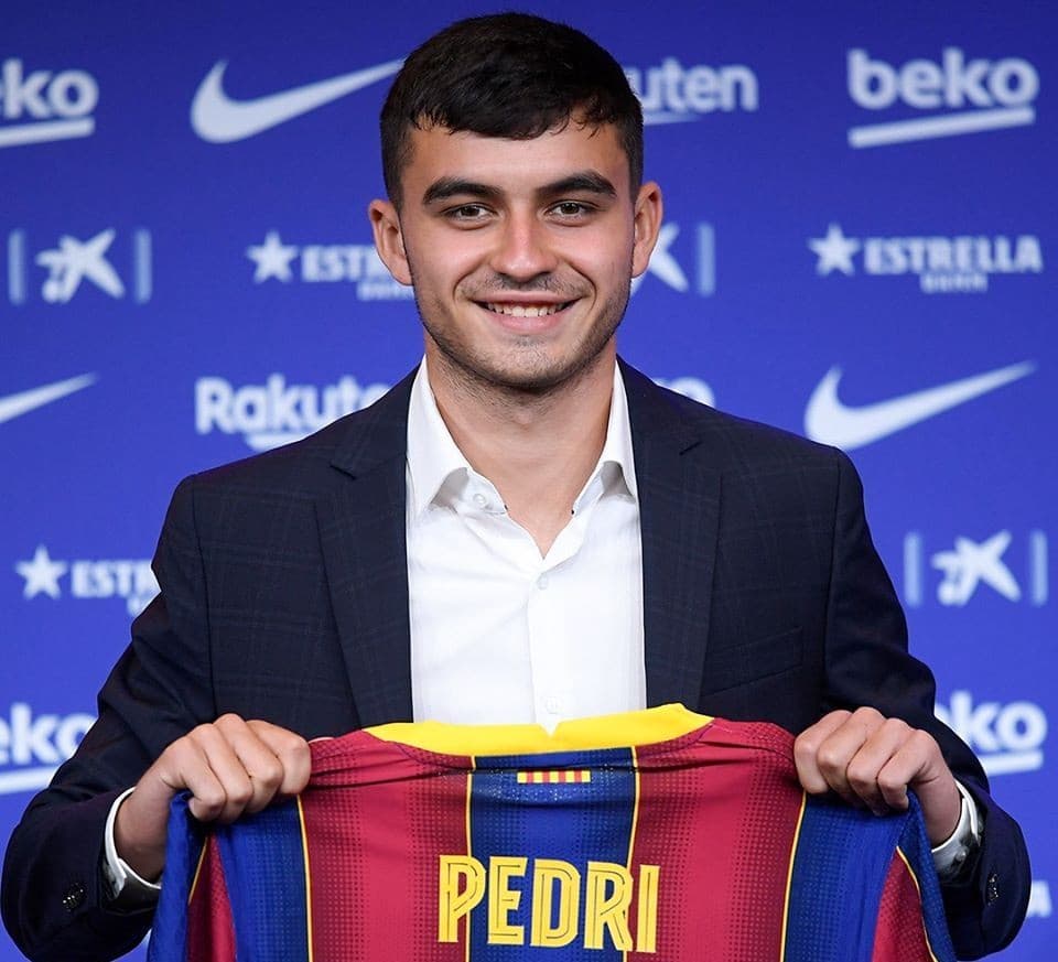 बार्सिलोनामा स्पेनका युवा मिडफिल्डर