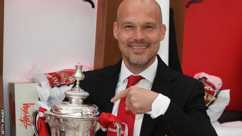 सहायक प्रशिक्षक फ्रेडीले छाडे आर्सनल