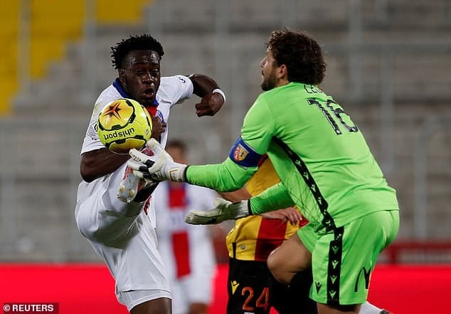 पीएसजी पहिलो खेलमै स्तब्ध