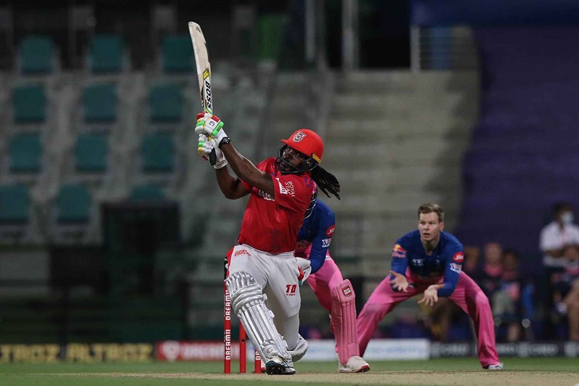 गेललाई आईपीएलको जरिवाना