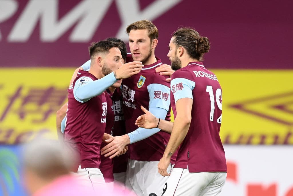 बर्नलीसँग क्रिस्टल स्तब्ध