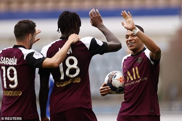 पीएसजीको फराकिलो जित