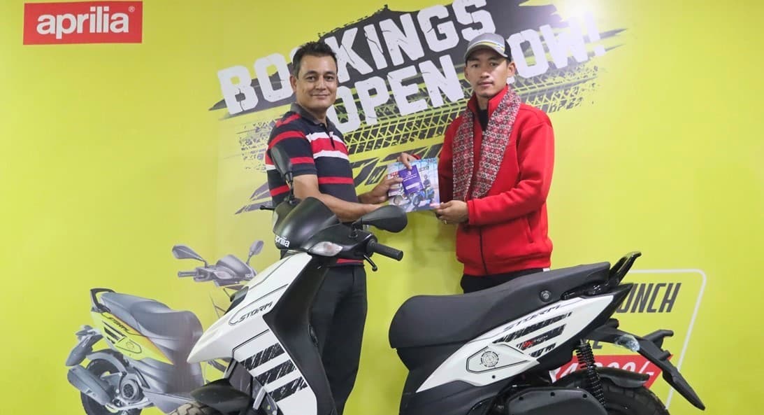 आहा ! राराका उत्कृष्ट खेलाडी राजुबाबुलाई स्कूटर हस्तान्तरण