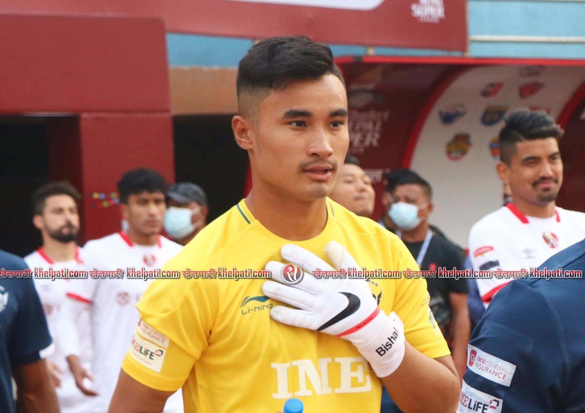 विशाल सुनारमाथि मनाङको नजर