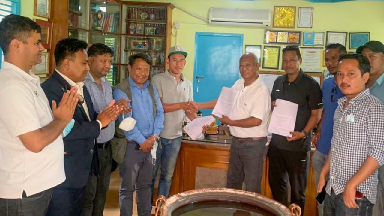 मनाङले पोखरामा फुटबल एकेडेमी संचालन गर्ने  