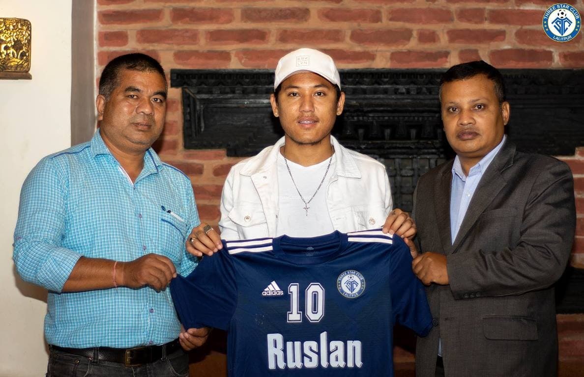 डोना थापा थ्री स्टारमा अनुबन्ध