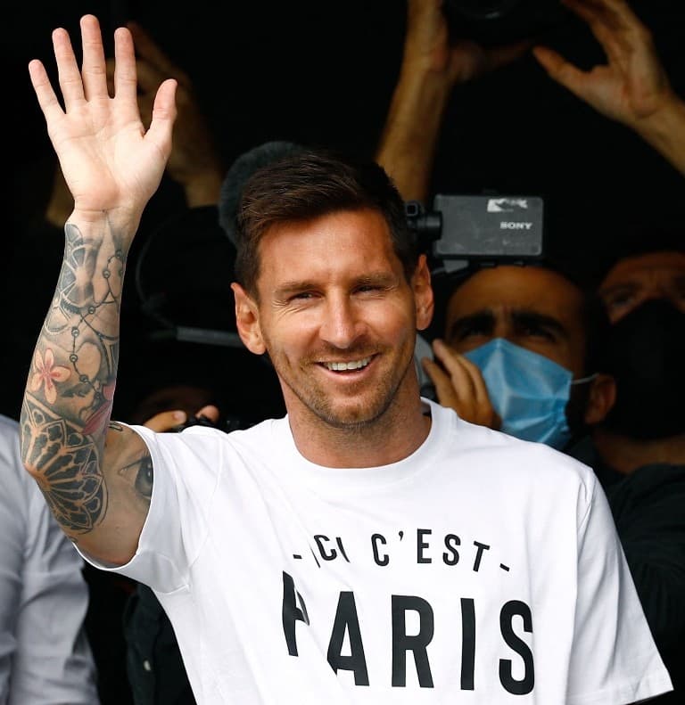 पीएसजीसँग सम्झौता गर्न पेरिस पुगे मेस्सी
