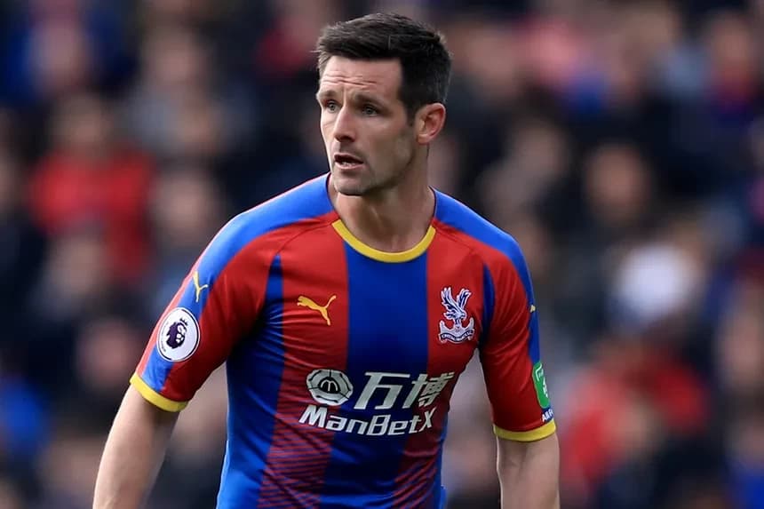 डिफेन्डर स्कटले छाडे क्रिस्टल