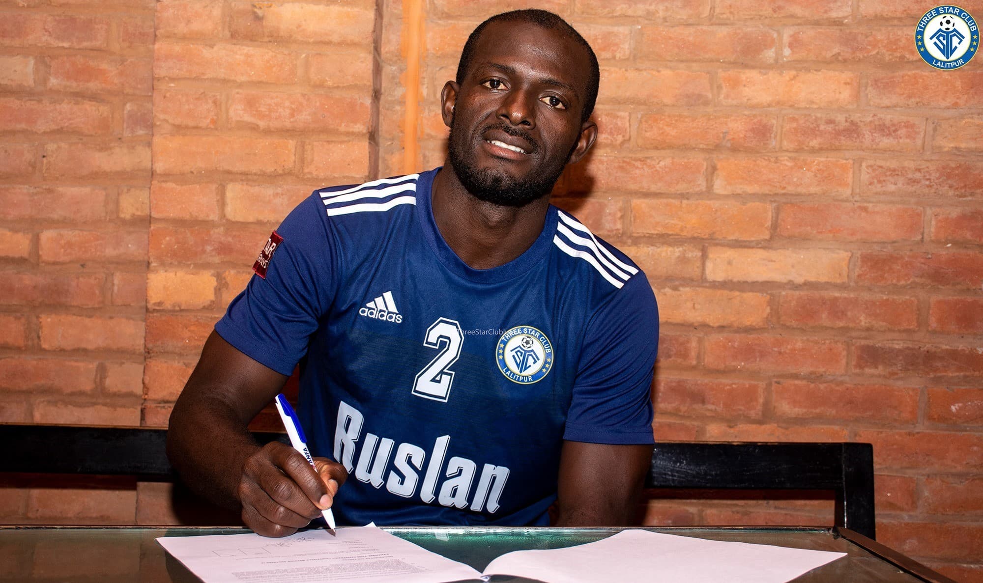 रिम थ्री स्टारमा अनुबन्धित  