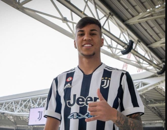 युभेन्ट्सले अनुबन्ध गर्यो १९ वर्षे स्ट्राइकर