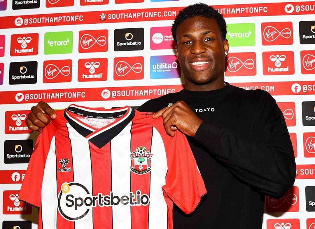 साउथह्याम्पटनले अनुबन्ध गर्यो १७ वर्षे डिफेन्डर