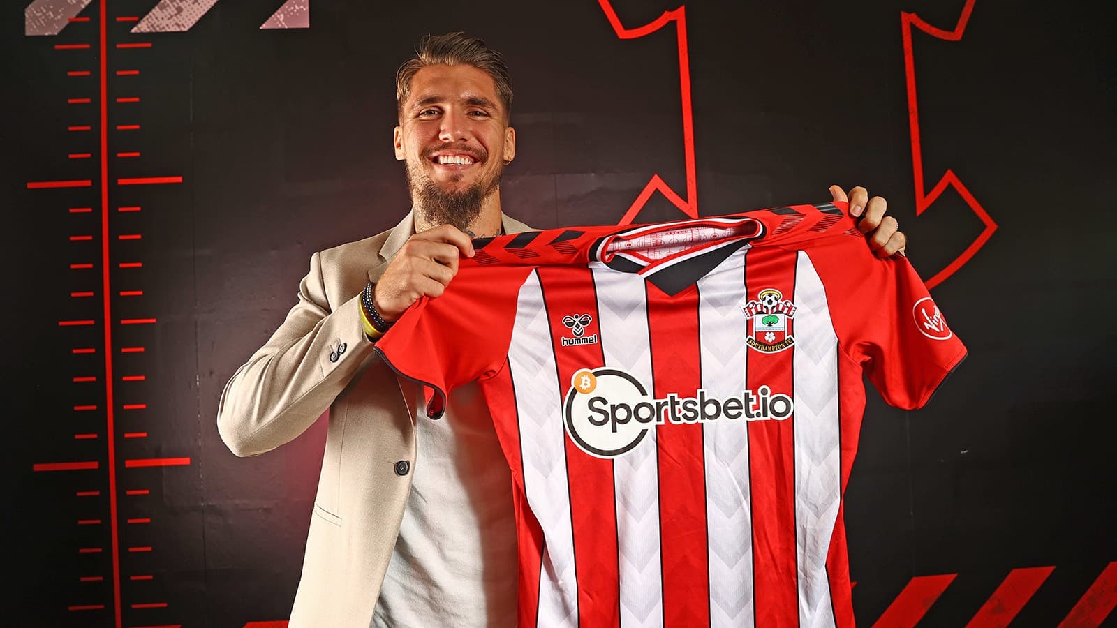 डिफेन्डर लायान्को साउथह्याम्पटनमा