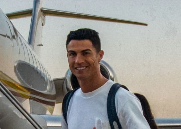 म्यानचेस्टर आईपुगे रोनाल्डो