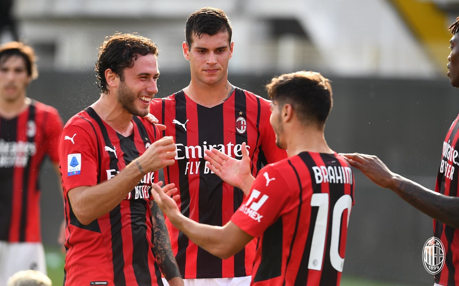 मिलान शीर्ष स्थानमा  