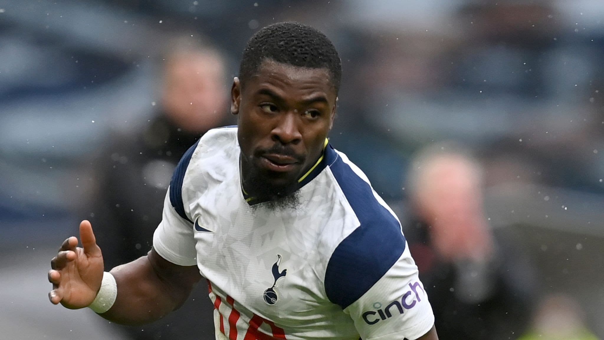 डिफेन्डर सर्ज भिल्ला रियलमा अनुबन्धित