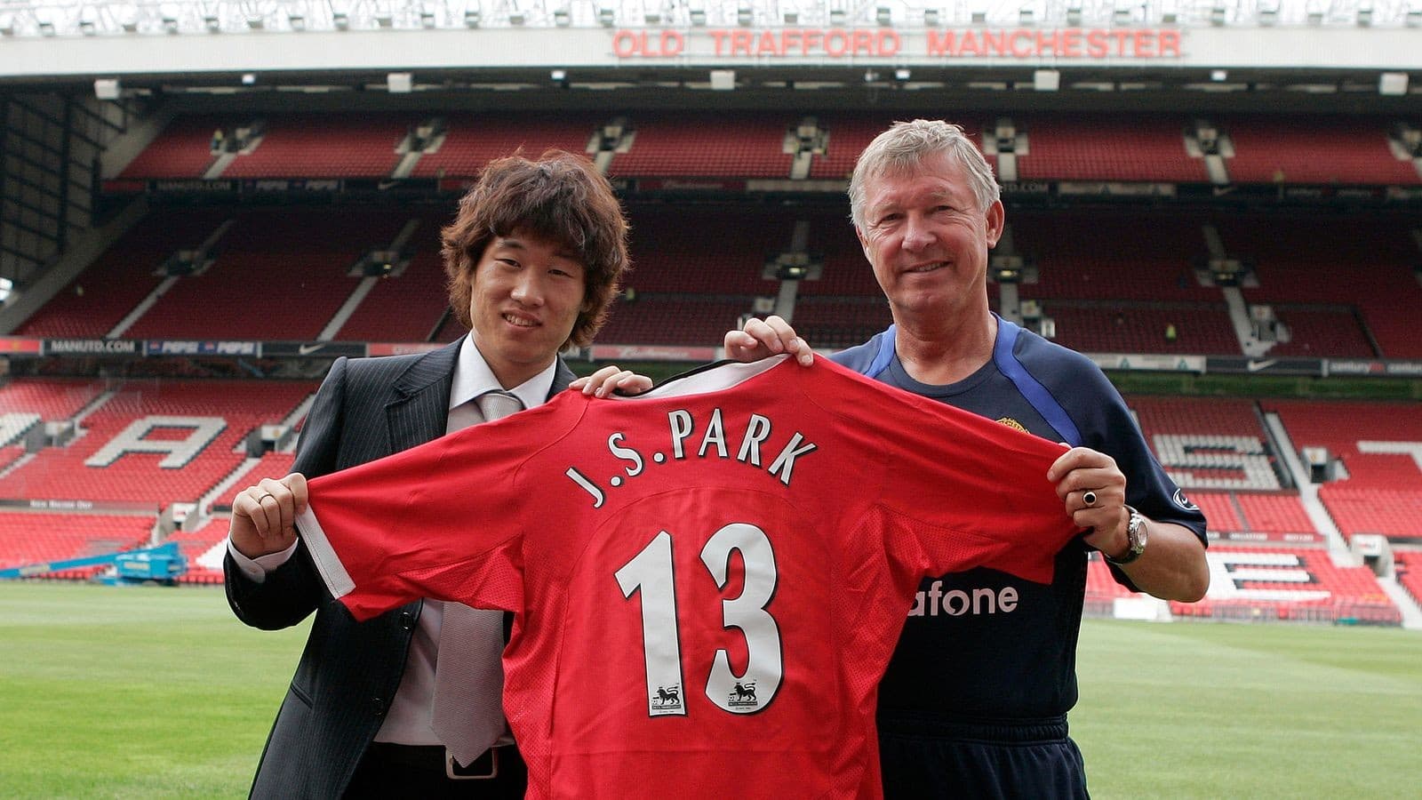 आफ्नो बारेको गीत गाउन बन्द गर्न पार्कको आग्रह