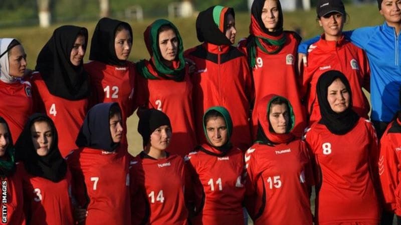 अफगानी महिला फुटबलरको उद्धार गरी दोहा लगियो