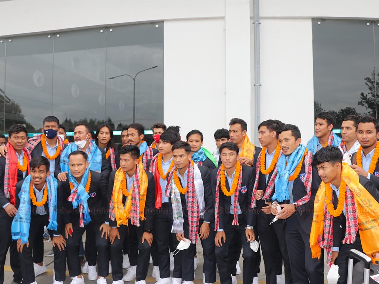 साफ उपविजेता टोली स्वदेश फिर्ता