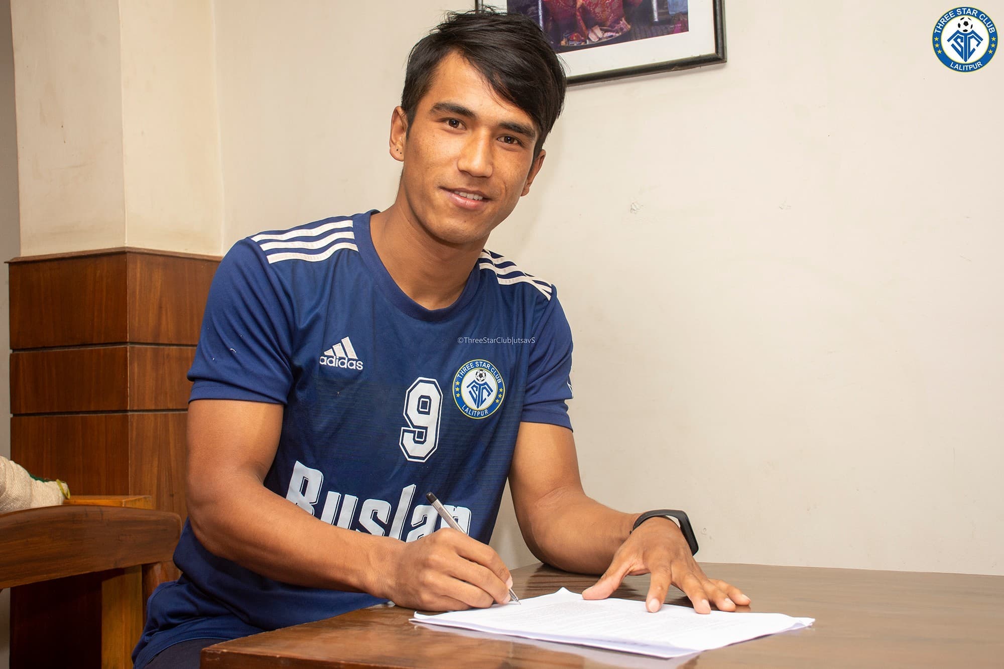 विजयले गरे थ्री स्टारसँग सम्झौता नवीकरण