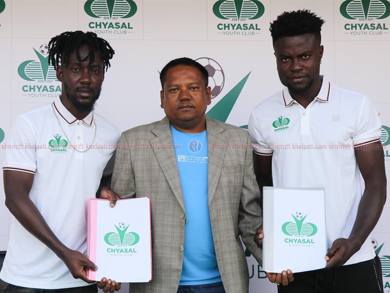 च्यासलमा दुई क्यामरुनी खेलाडी अनुबन्धित