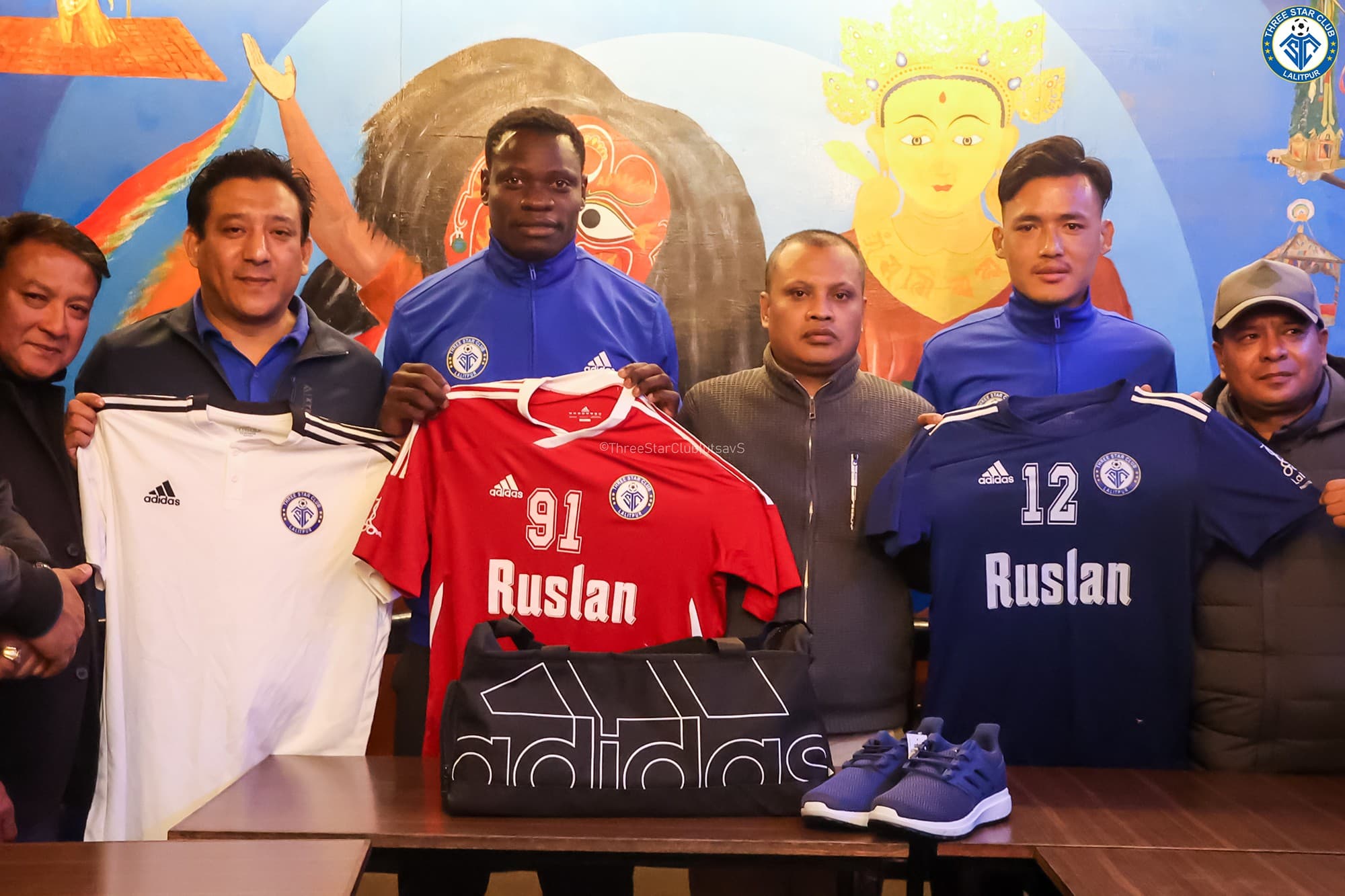 थ्री स्टारलाई रुस्लान र एडिडासको साथ निरन्तर