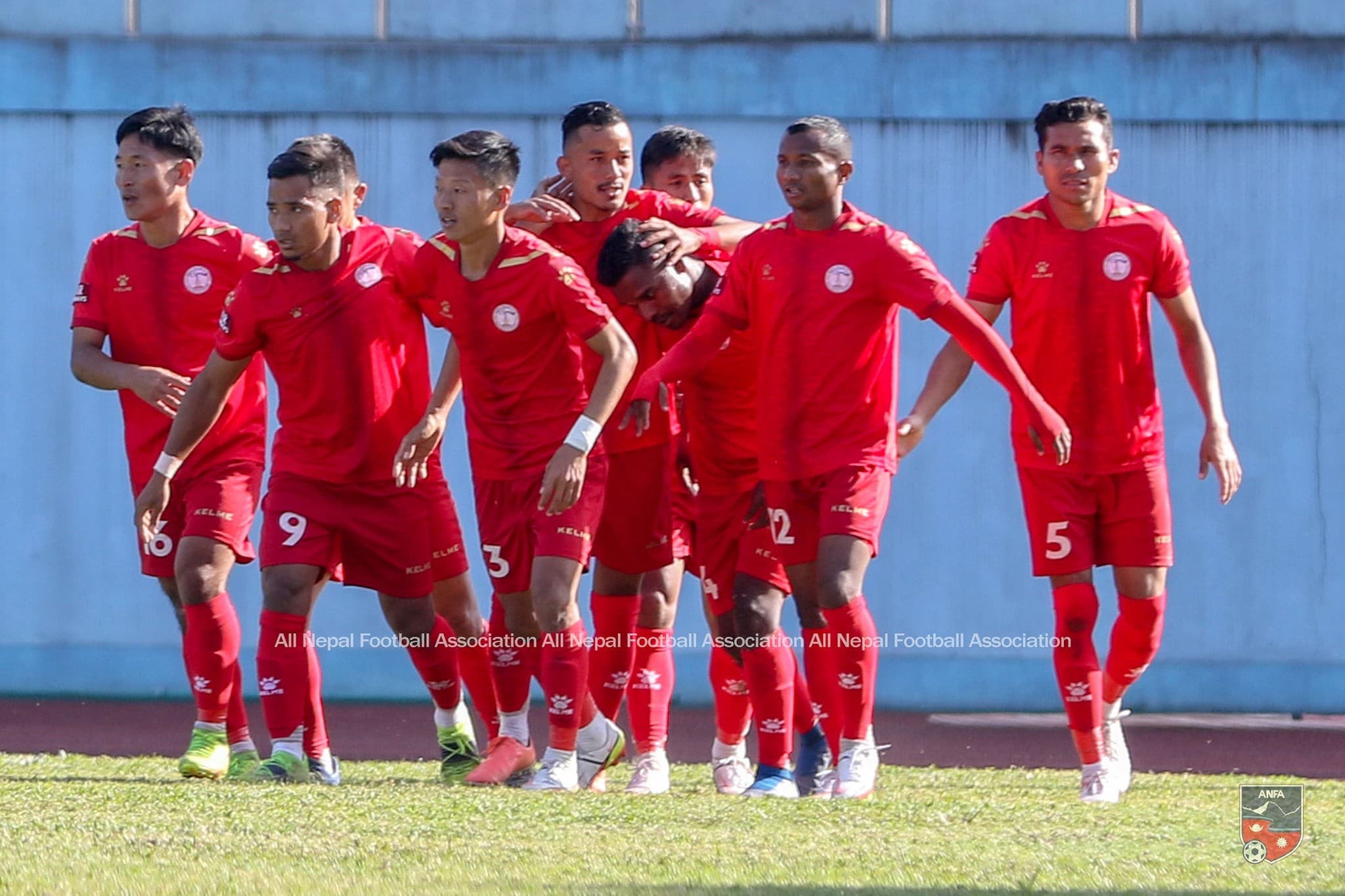 पुलिसविरुद्ध कमजोर जावलाखेल