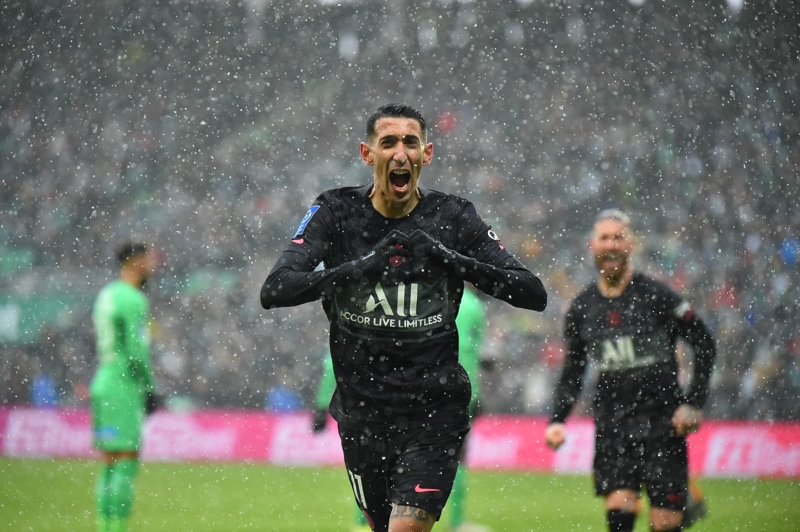 पीएसजीको सहज जित