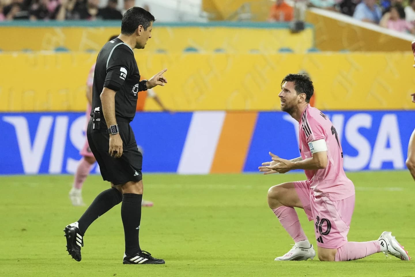 चेल्सी र पिएसजीबीचको फाइनल अस्ट्रेलियन रेफ्रीले खेलाउने