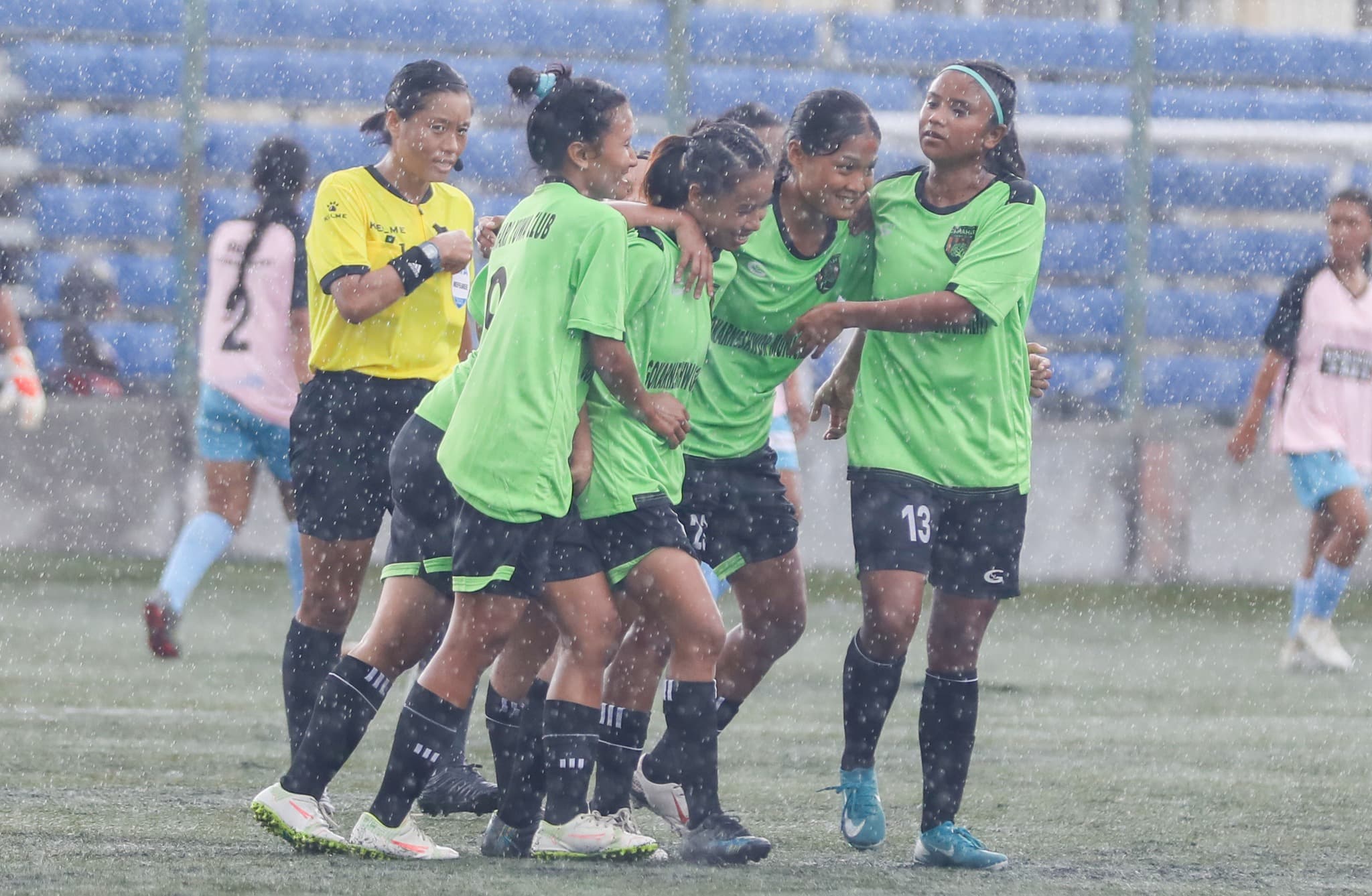 रिएलेविरुद्ध छाहरीको एकतर्फी जित