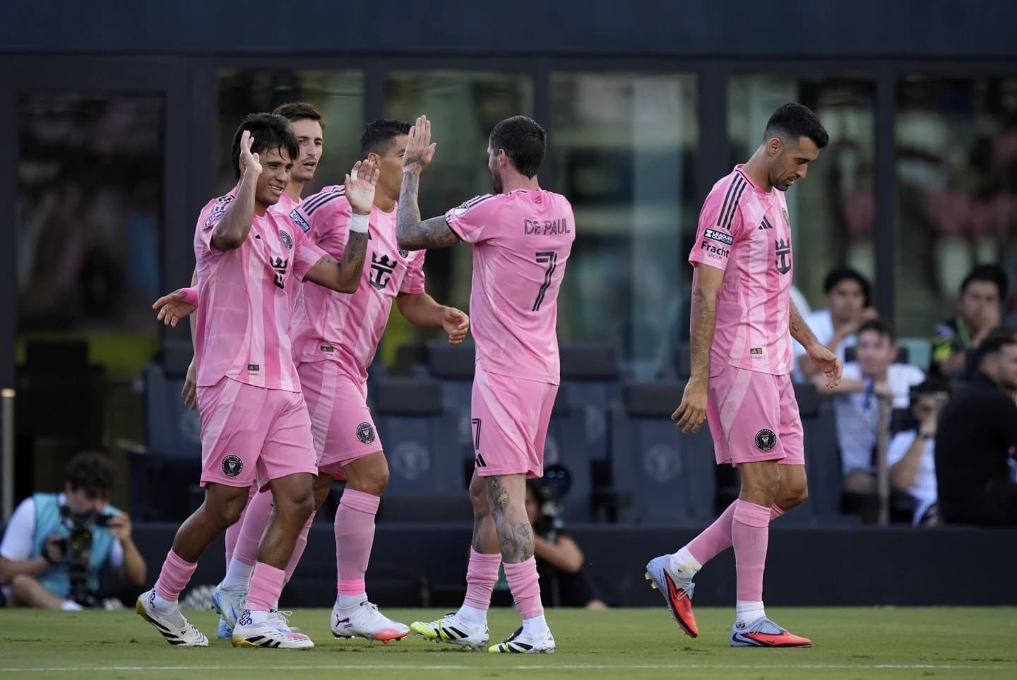 मेसीबिना मियामी विजयी