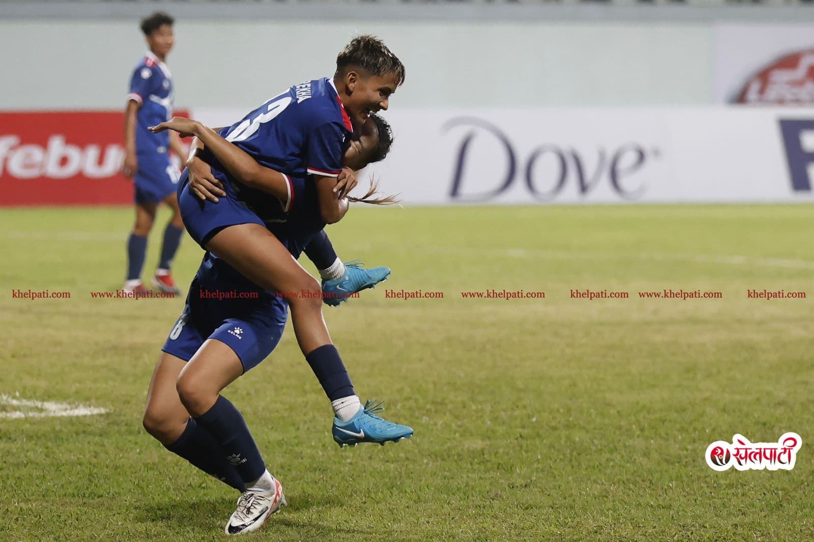 नेपाल भोलि फर्किँदै रेखा