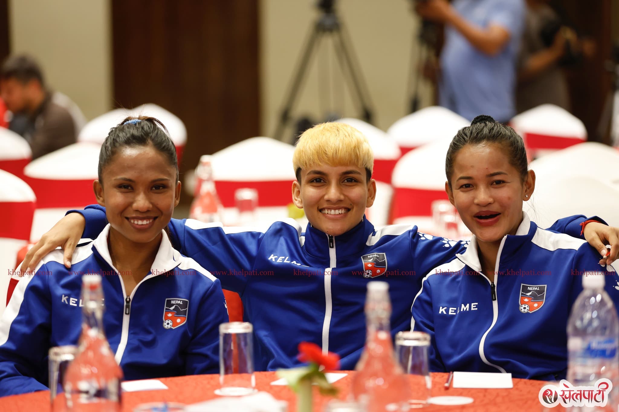 नेपालले लाओसविरुद्ध खेल्दै 