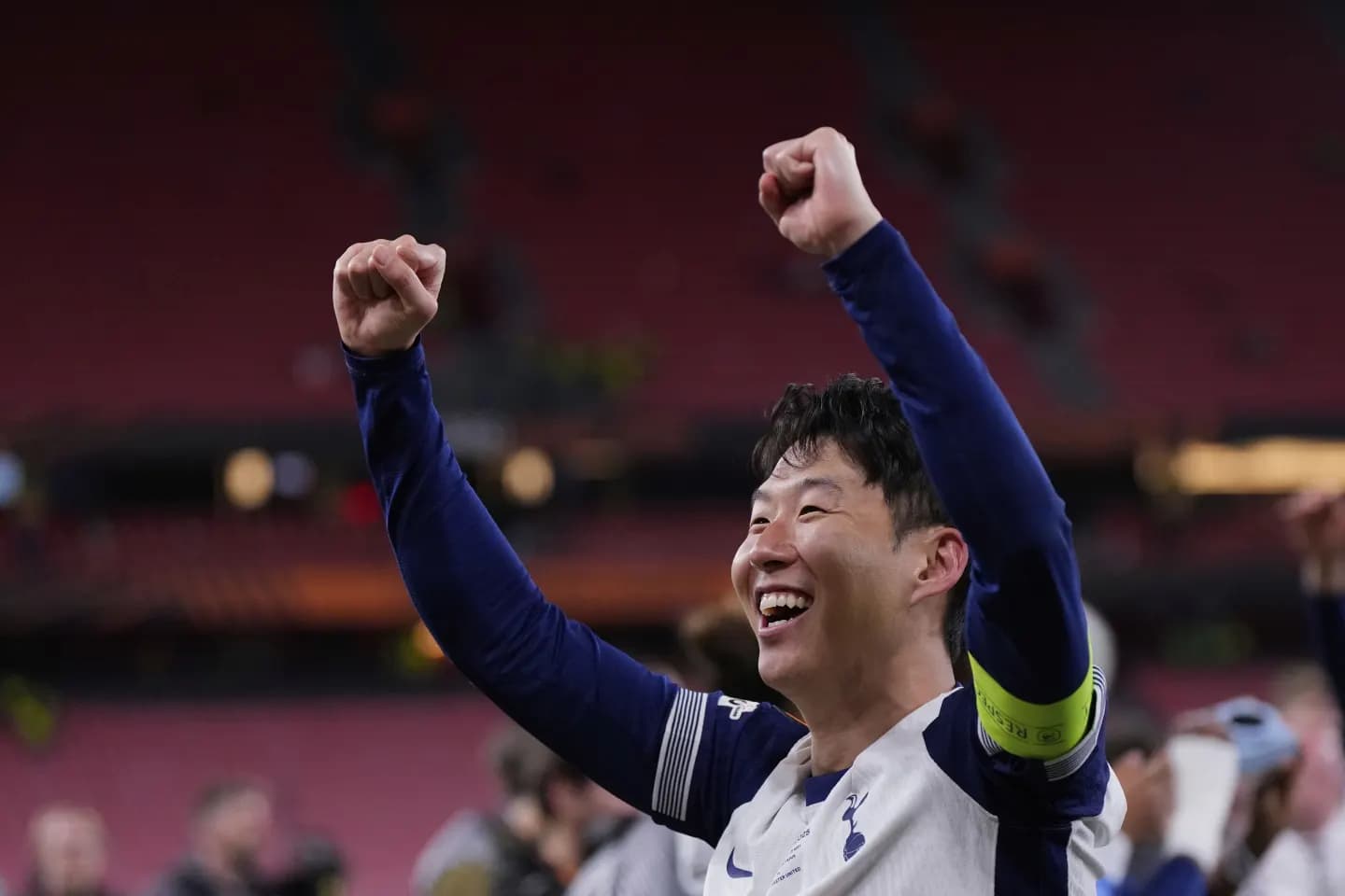 १० वर्षपछि टोटनह्याम छोड्दै कप्तान सन