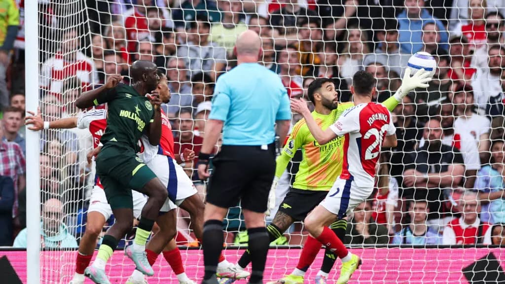 आर्सनलको प्रिमियर लिग जित्ने सम्भावना लगभग समाप्त