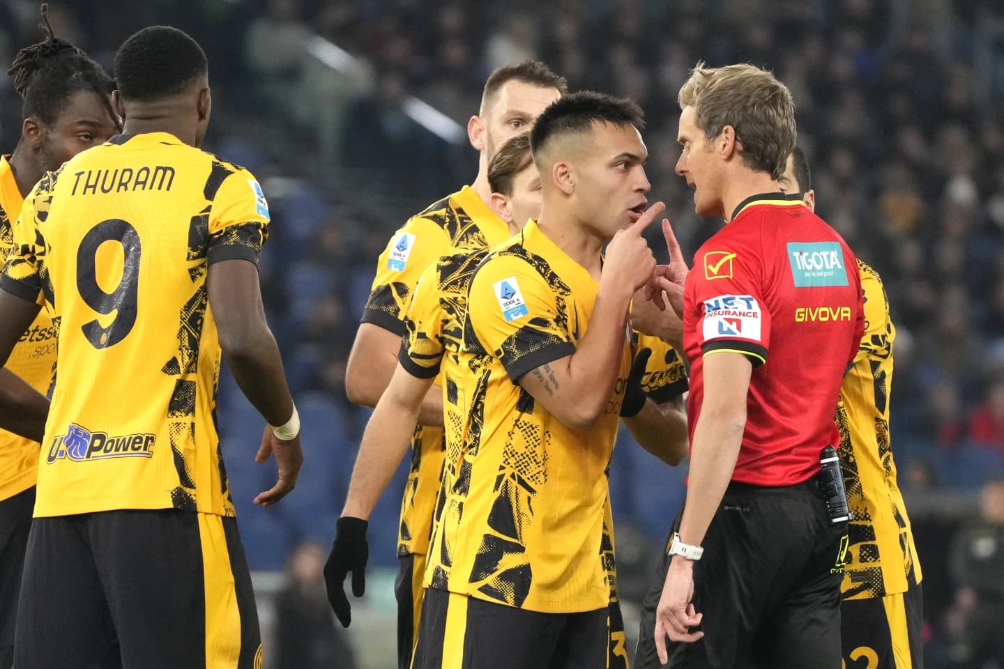 लाजियोमाथि मिलानको गोलको वर्षा